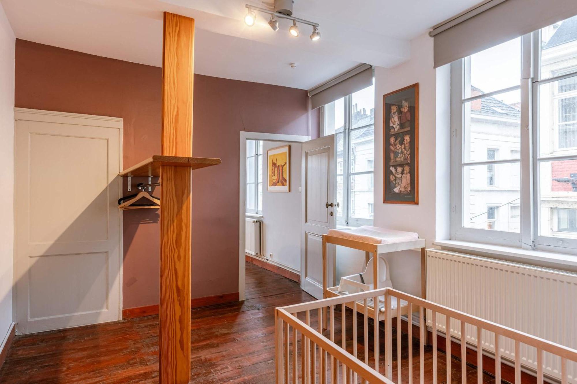 Huswell - Charming In The Heart Of Gent