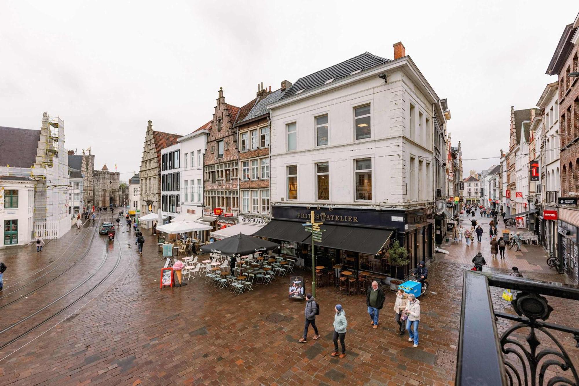 Huswell - Charming In The Heart Of Gent