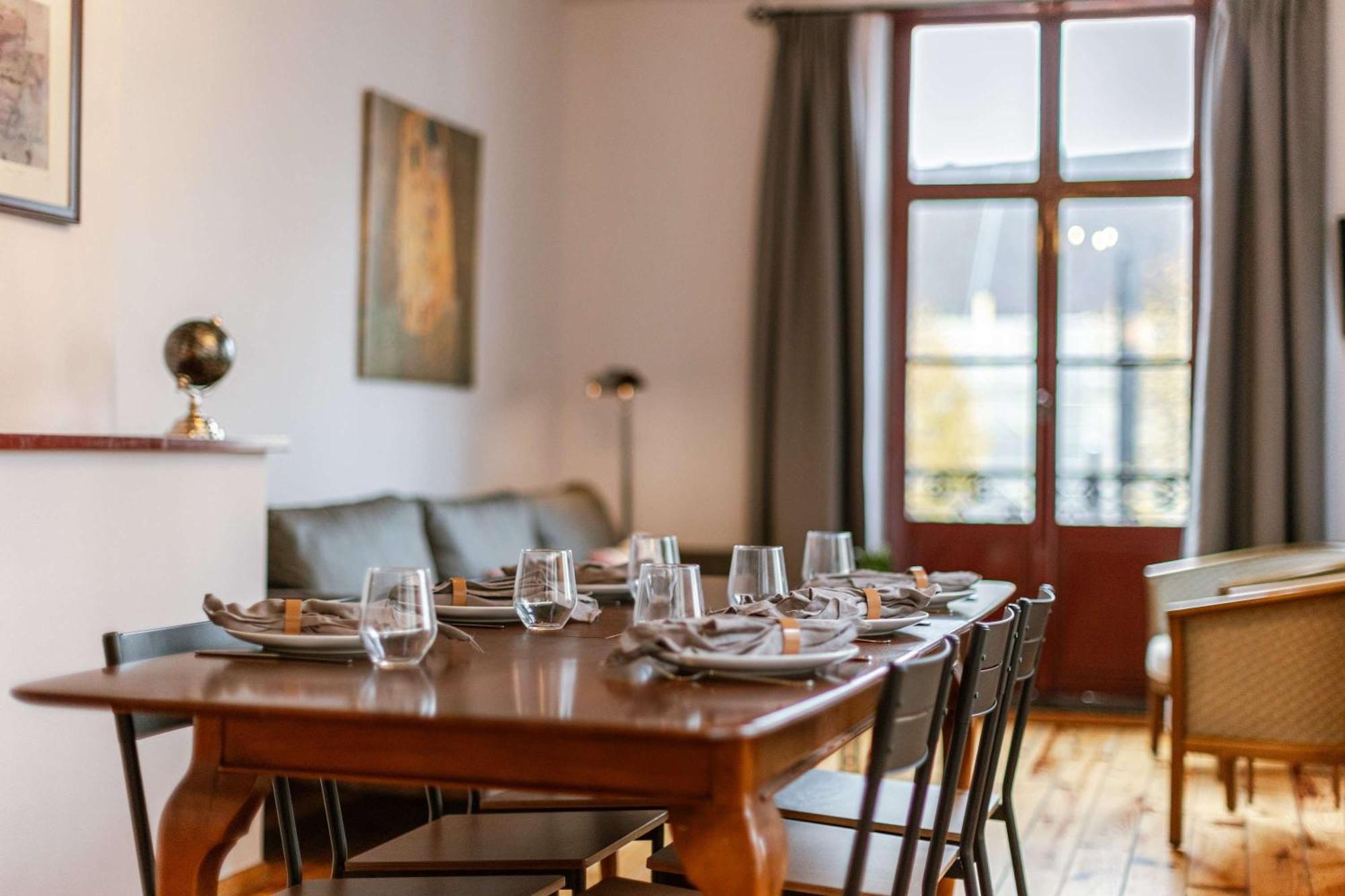 Huswell - Charming In The Heart Of Gent