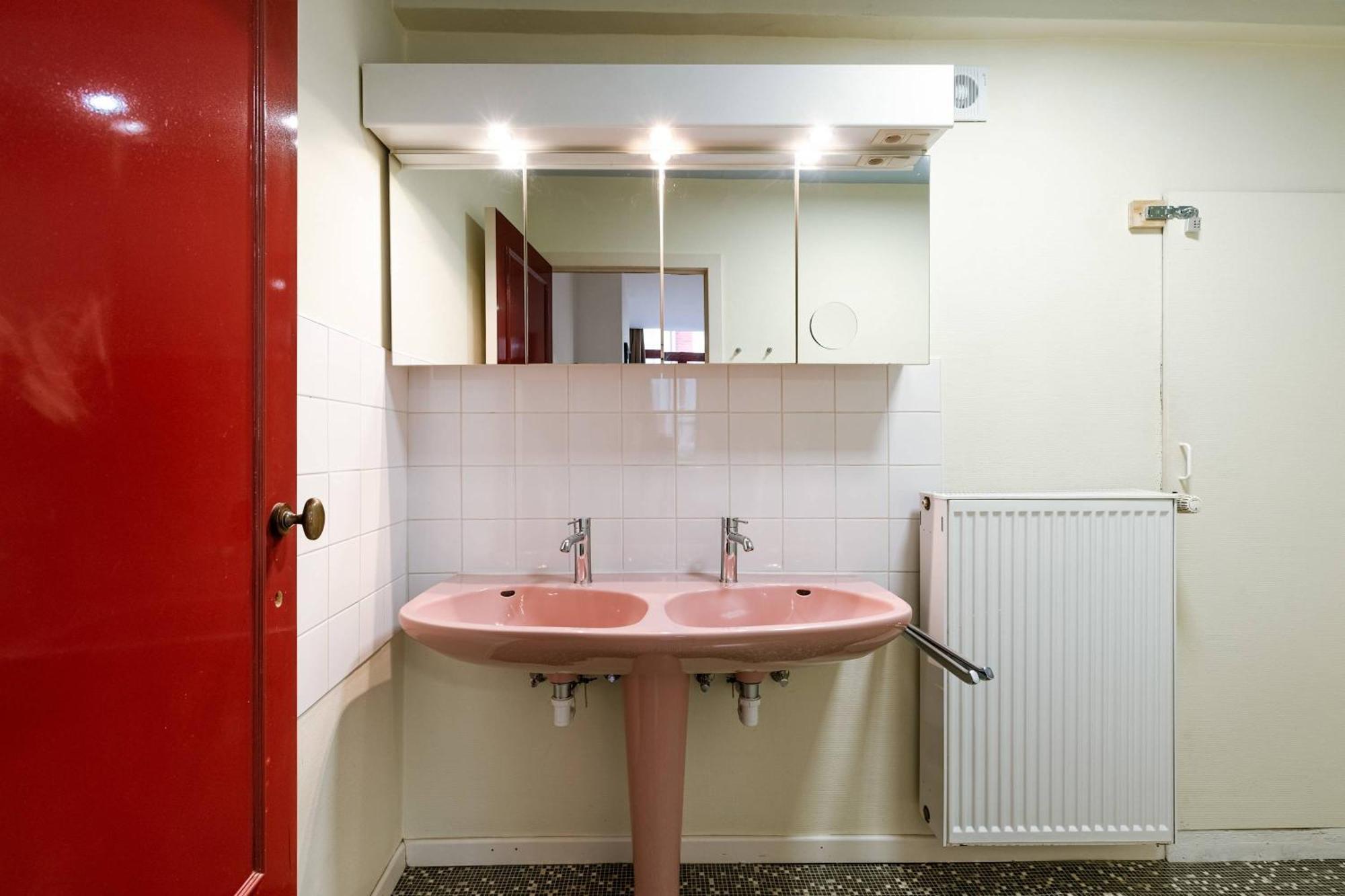 Huswell - Charming In The Heart Of